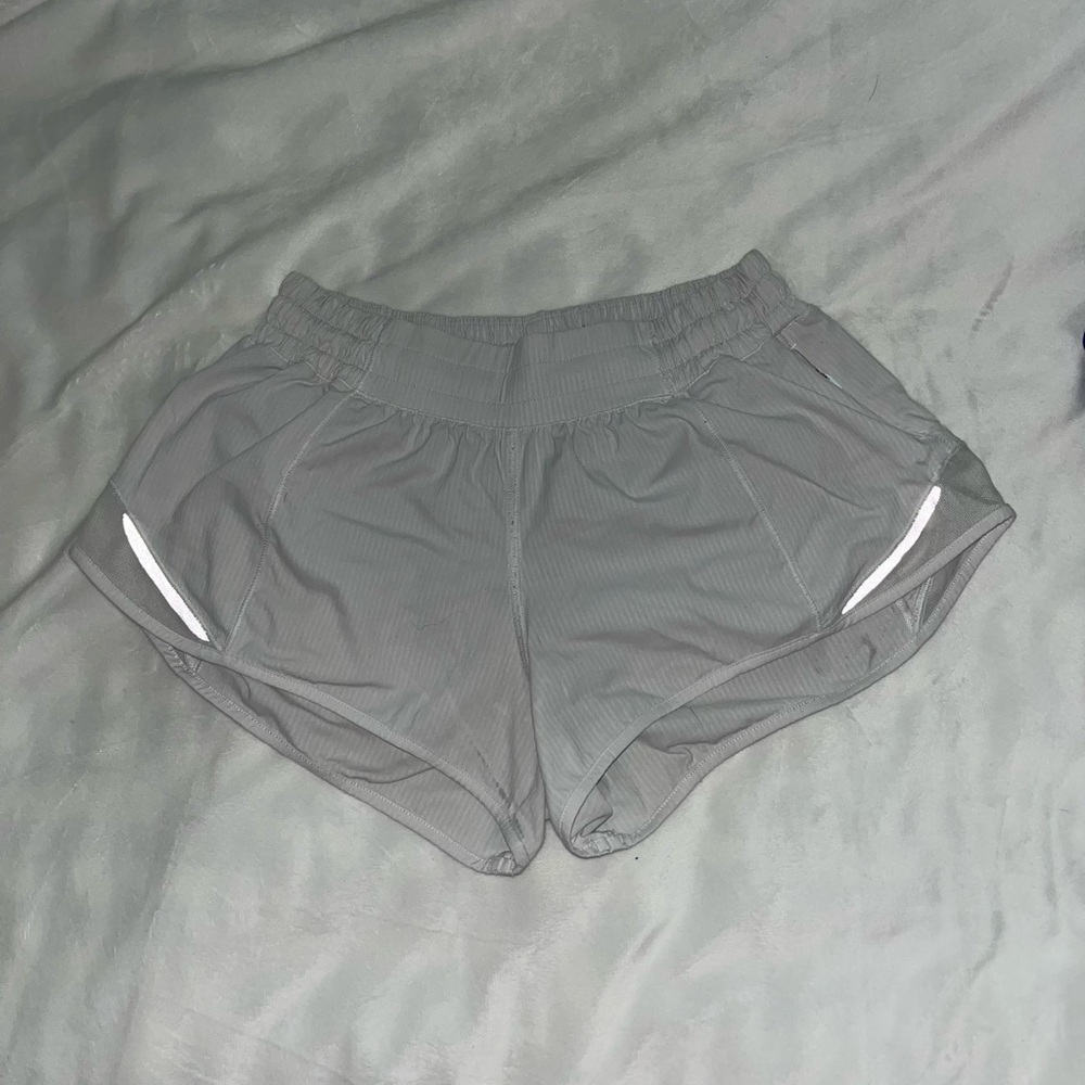 Lululemon Hotty Hot Shorts 2.5”